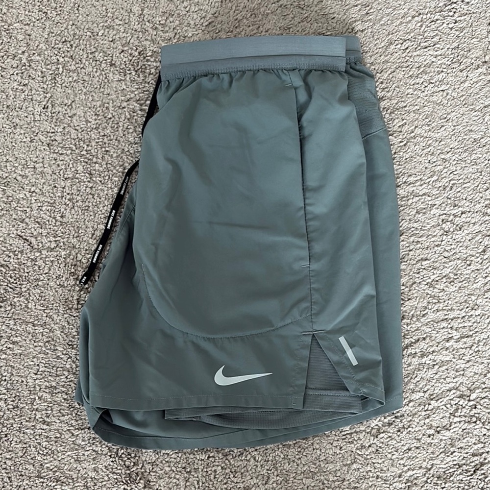 Nike Men's Dark Gray Athletic Shorts